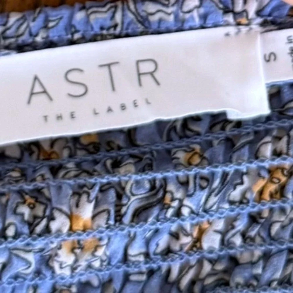 ASTR The Label Pinto Top Blue Floral Ruched Milkmaid Puff Sleeve Cropped Small